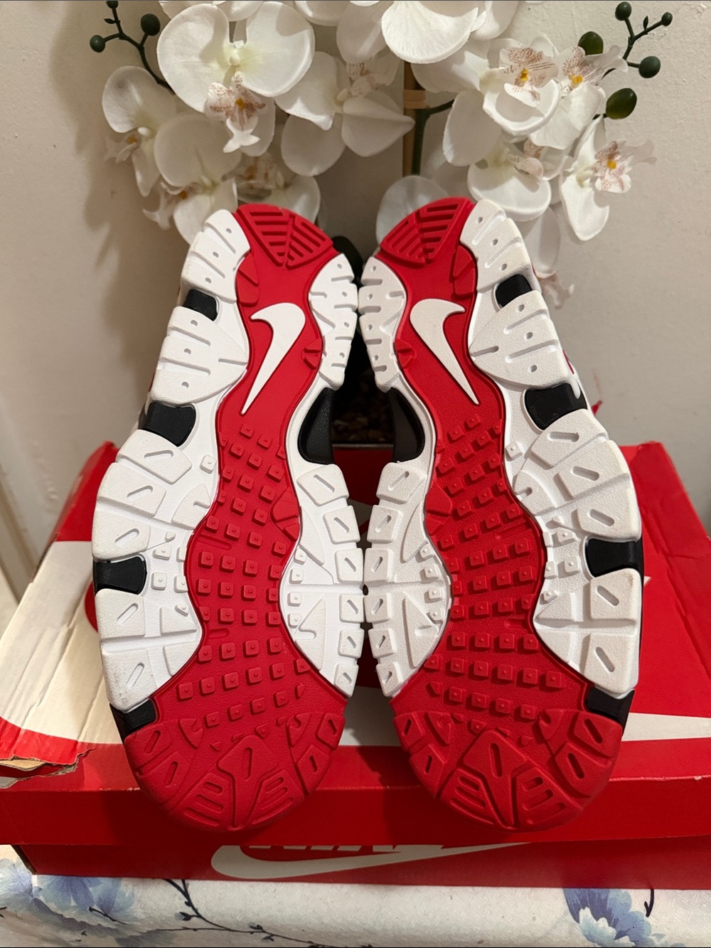 Nike mens Red, White and Black Air Basketball Sneakers - Picture 7 of 8